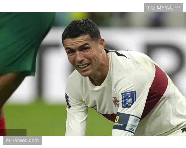 特写:告别时刻,基耶萨在弗兰基球场完成代表尤文的最后一舞,泪洒赛场。 特写:告别时刻,基耶萨在弗兰基球场完成代表尤文的最后一舞,泪洒赛场。